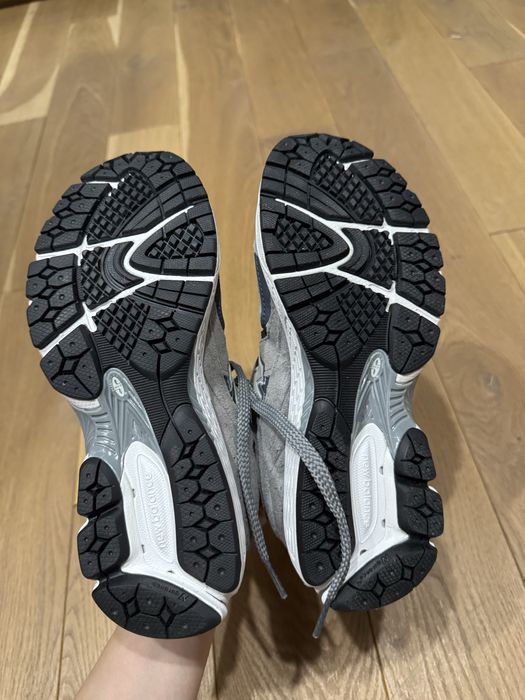 Жіночі кросівки new balance 2002R 37 1/2 EUR