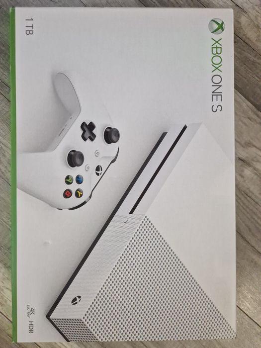 Xbox One S 1TB + Kinect + 2 pady + 6 gier + stacja dokująca – komplet