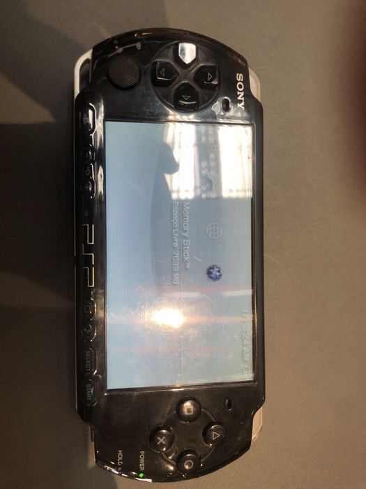 Psp 3000 destravada (com carregador original + adaptador)