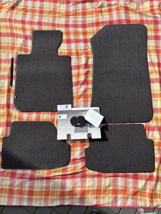 Oryginalne dywaniki BMW E81