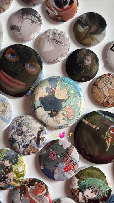 Брелки , значки  с  Геншин ,  Евангелион , Атака Титанов …