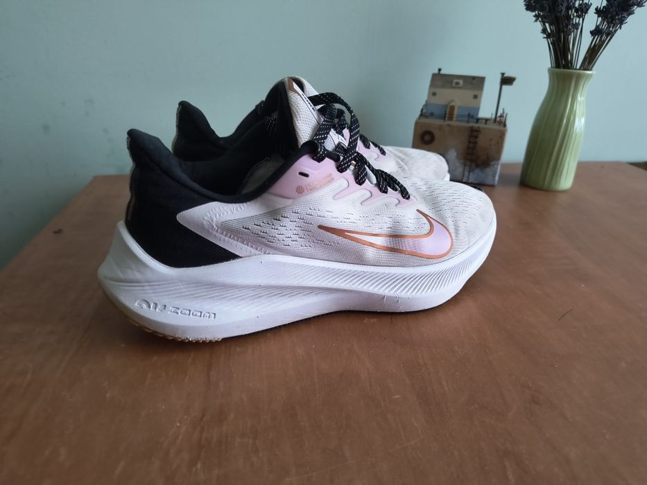 Жіночі кросівки Nike Zoom Winflo 7