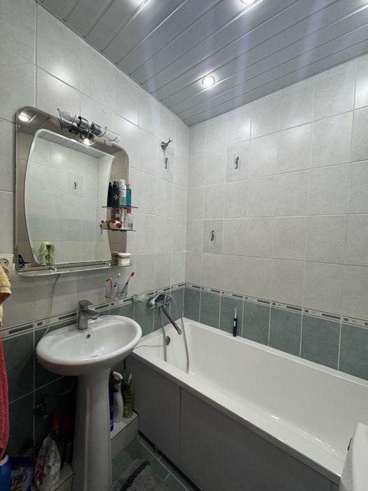 Продаж 3 кімнатноі квартири Росвигові