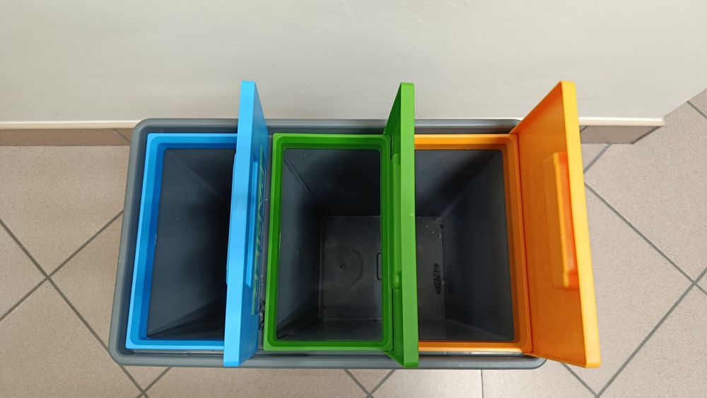 Potrójny Kosz Pojemnik do segregacji śmieci 40l