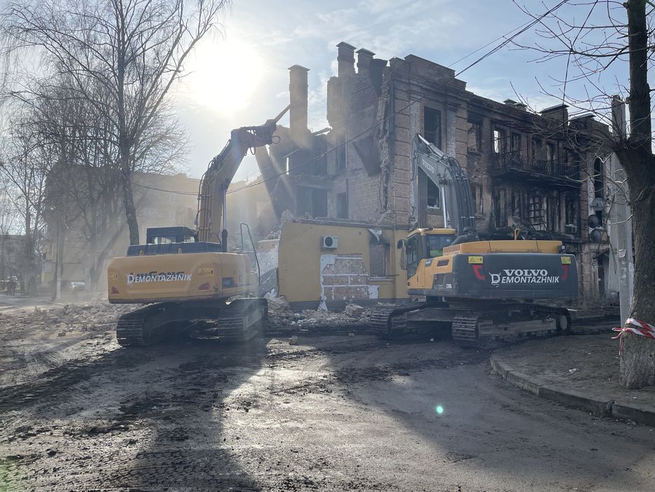 Демонтаж складу будинку дому, демонтаж бетону труби, демонтаж здания
