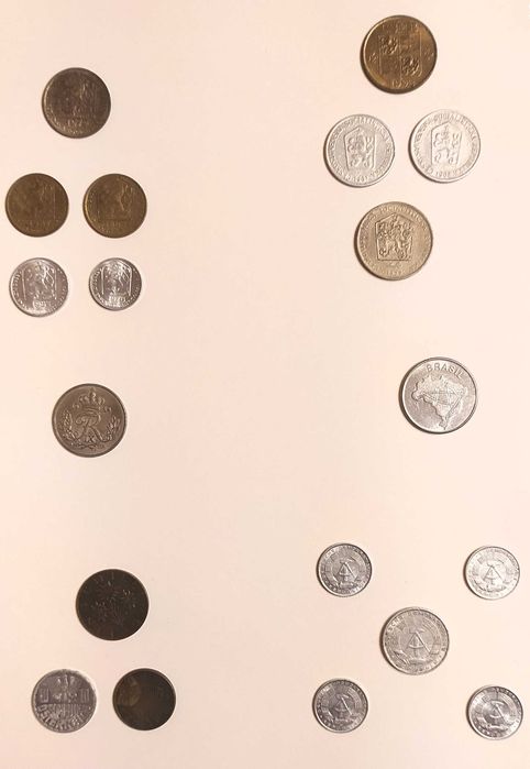 Różne monety obiegowe dla pasjonatów i historyków