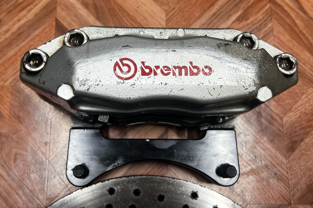 Brembo 4 поршні під Mazda Rx8 оригінальний комплект Bolt On
