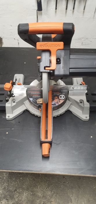 Piła ukośnica Evolution 255mm z posuwem na gwarancji