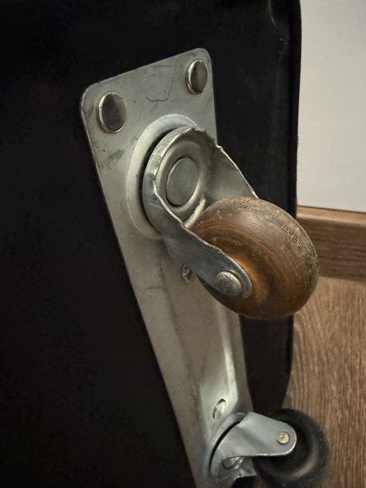 Torba Reebok na 6 kółkach z możliwością powiększania.