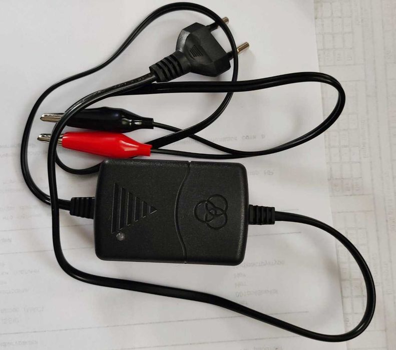 Зарядное устройство 12 В, 1300 мА для мотоцикла.