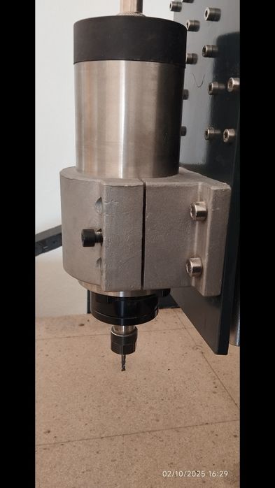 Vendo  CNC  praticamente nova