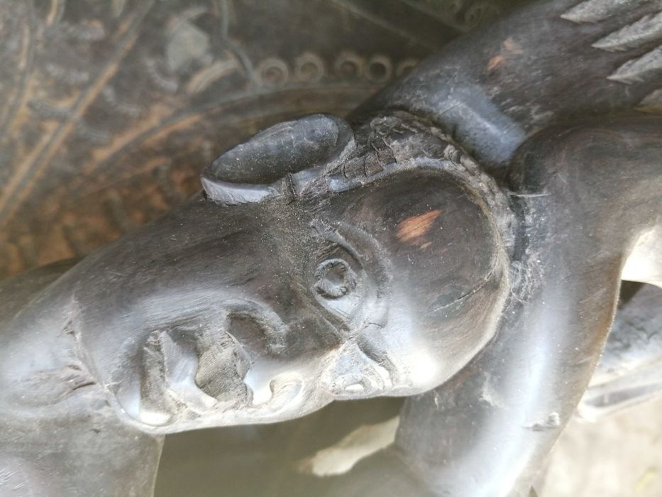 estatueta grande antiga em madeira , artesanal , ver fotos
