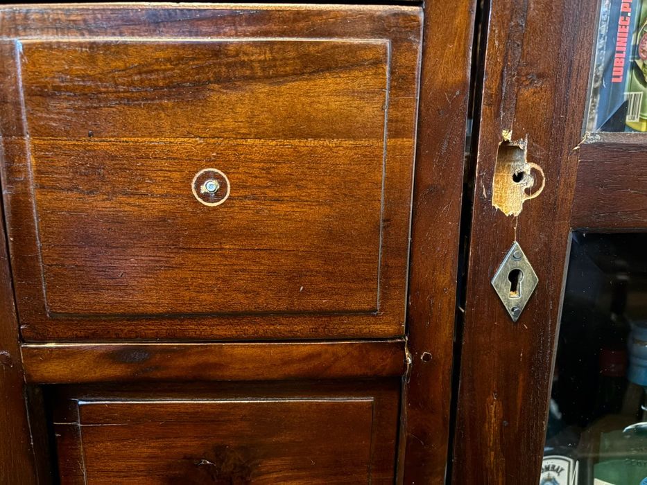 Meble kolonialne do renowacji