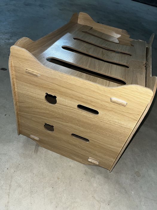 Casa para gato de madeira