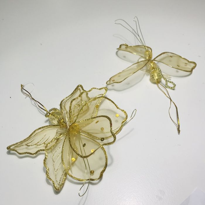 Borboletas douradas