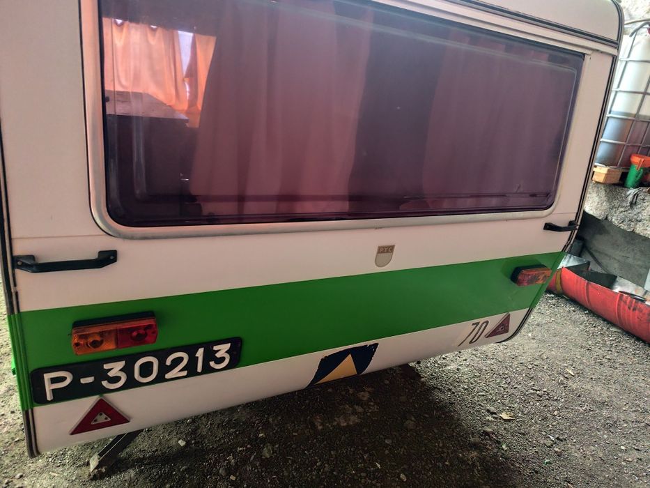 Caravana usada com decomentos