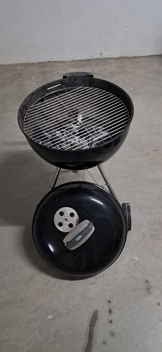 Churrasqueira Weber Compact Kettle a carvão,