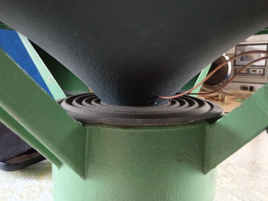 Басова колонка, МВ3 - Alesis SR 16