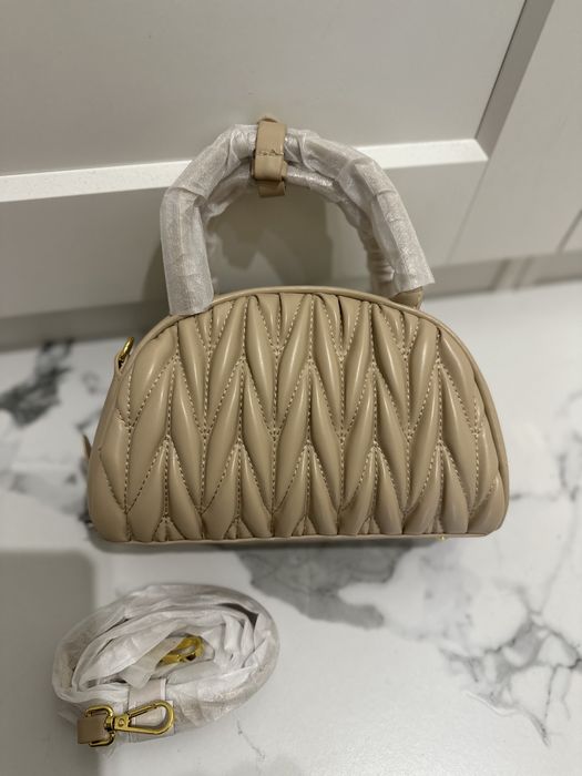 Torebka bezowa kuferek miu miu