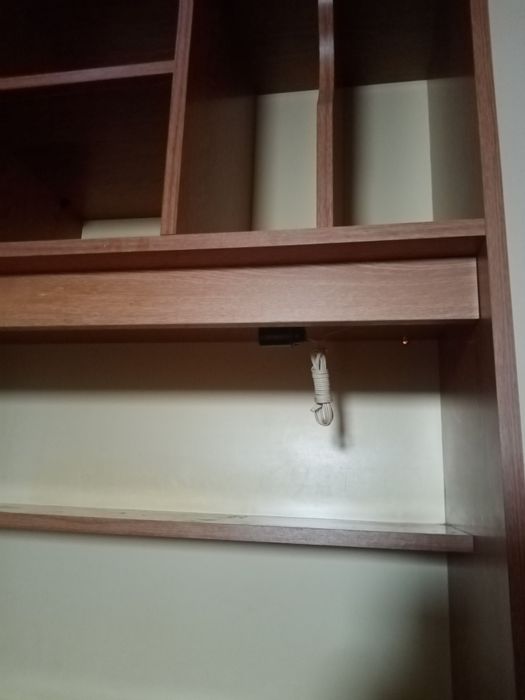 Estante com gavetas