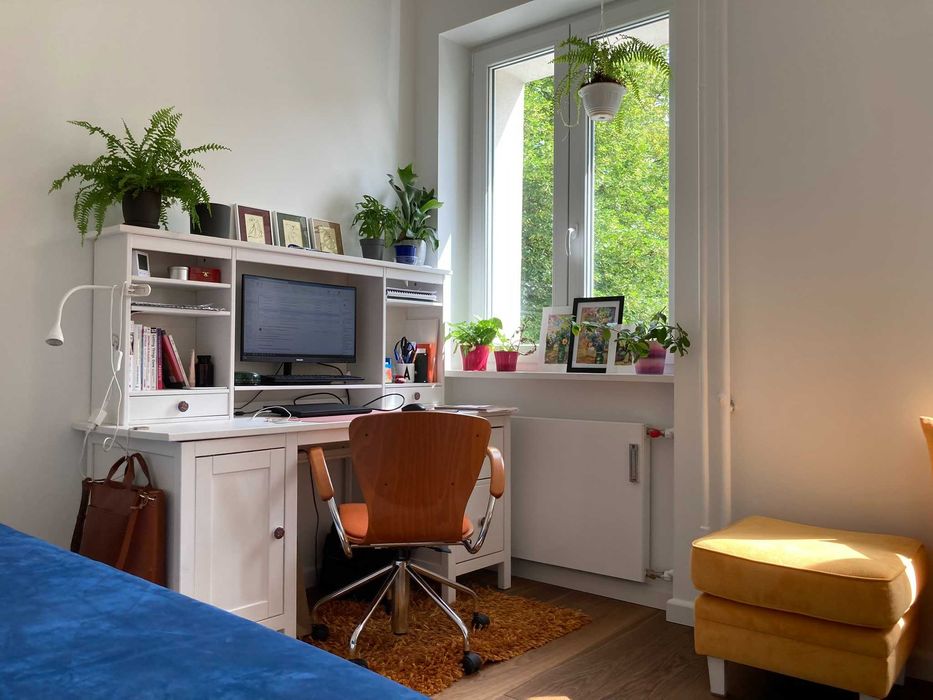 Drewniane biurko z nadstawką IKEA HEMNES (155x65 cm) – białe, bardzo pojemne