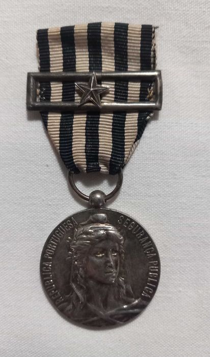Condecoração - Medalha em prata República Portuguesa