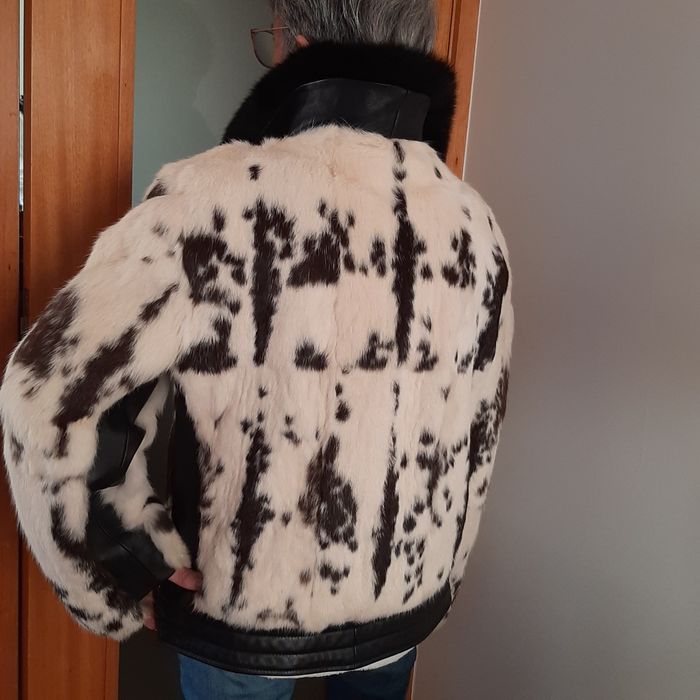 Venda de casaco de pelo natural e cabedal.