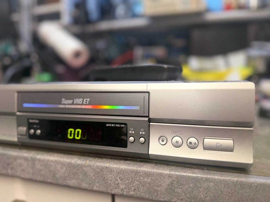 Magnetowid S-VHS JVC HR-S5962