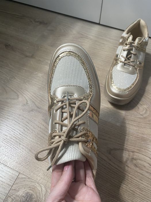 Nowe złote buty na grubszej podeszwie 38