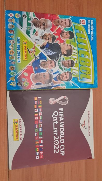 Cadernetas de futebol incompletas