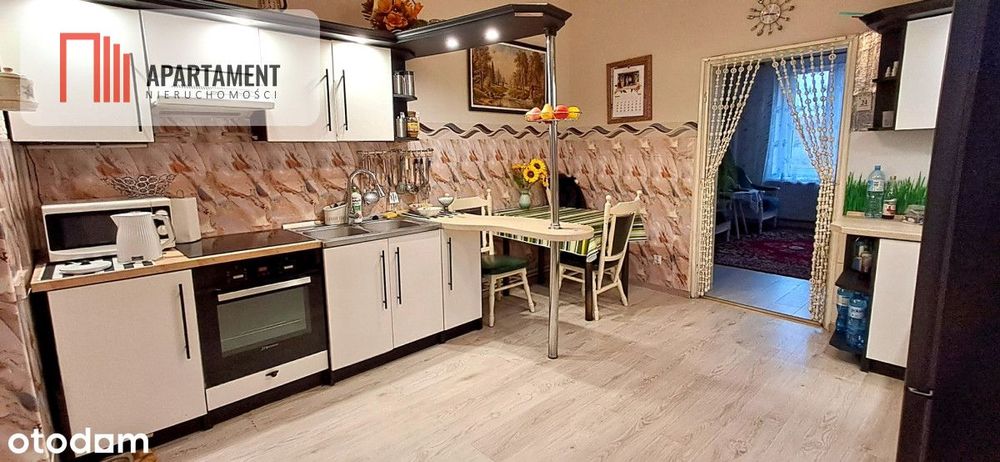 Dom z dużym budynkiem gospodarczym