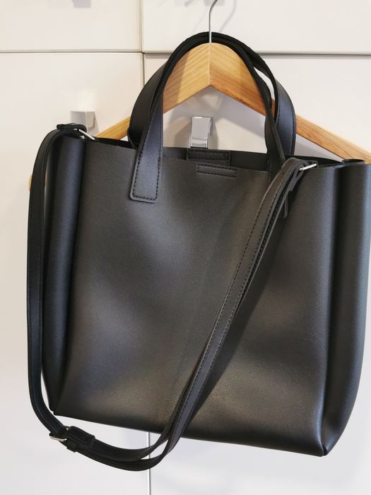 Czarna torebka do ręki i na ramię