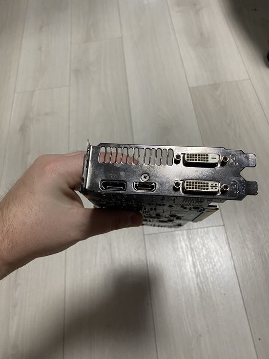 AMD Radeon HD 7700 2gb