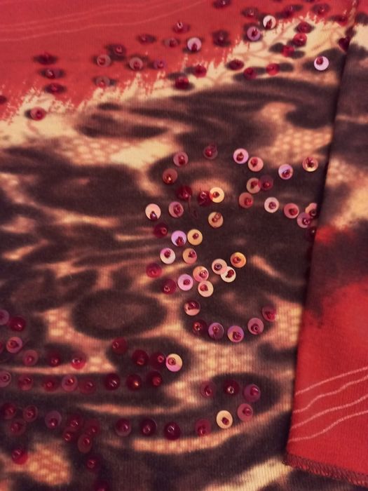 Túnica com lantejoulas e missangas