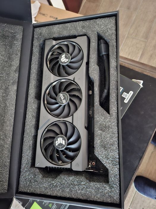 RTX4070TI  12Gb Asus Tuf trio com caixa