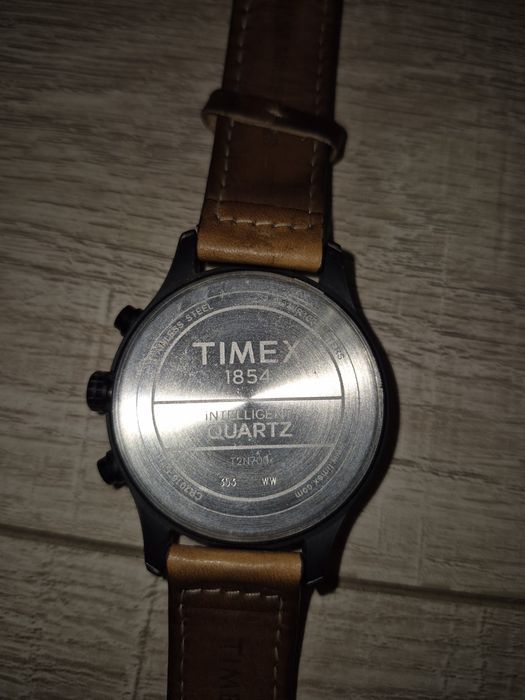 Годинник Timex T2N700