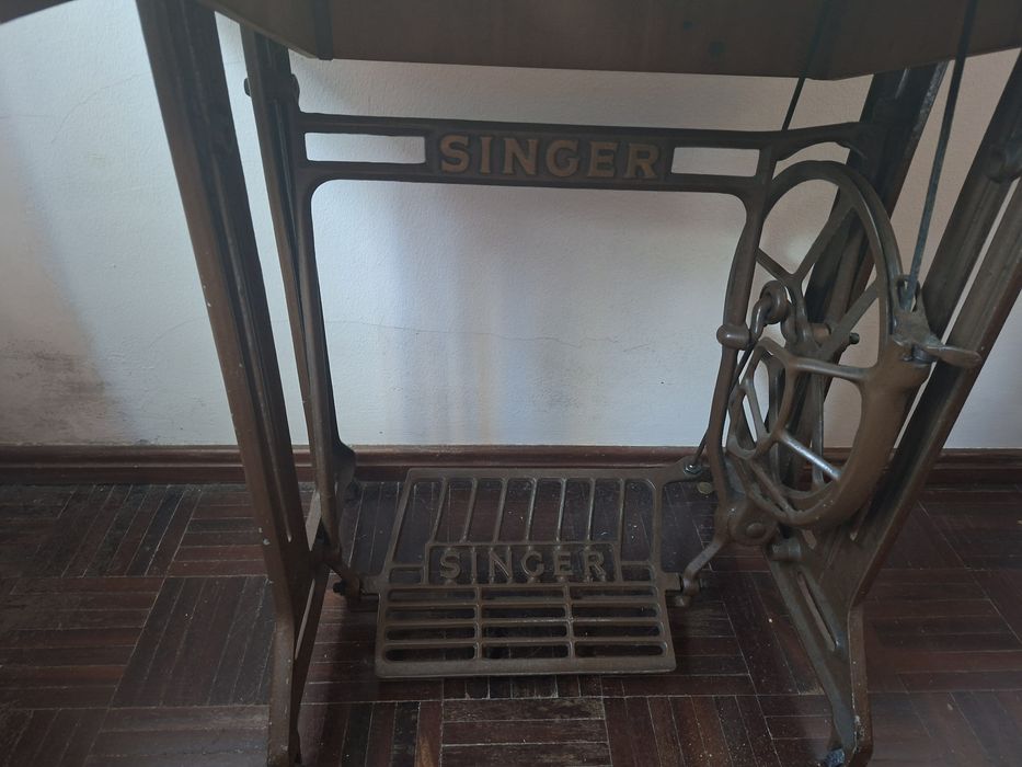 Máquina de Costurar Singer