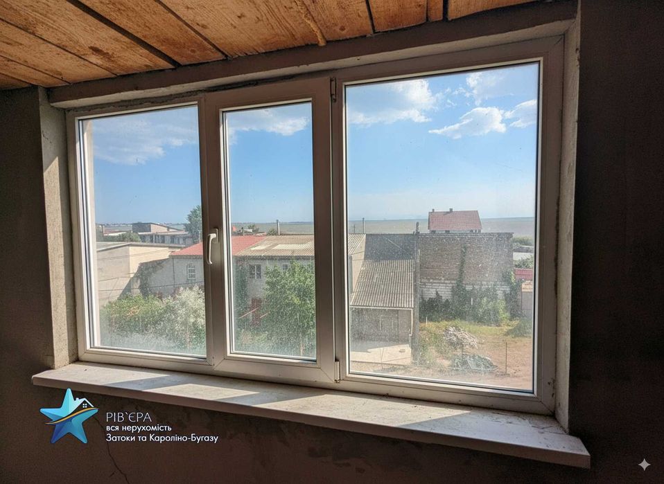 Продам дом в Каролино-Бугазе. 3 уровня.