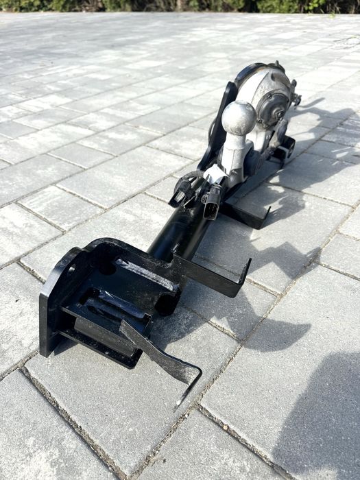 Hak holowniczy elektryczny z belką do BMW seria 5 G60