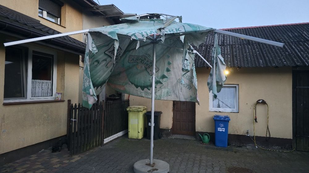Sprzedam stelaż do parasola duży plus podstawa betonowa