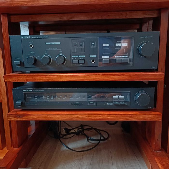 Продам тюнер Onkyo T-22.