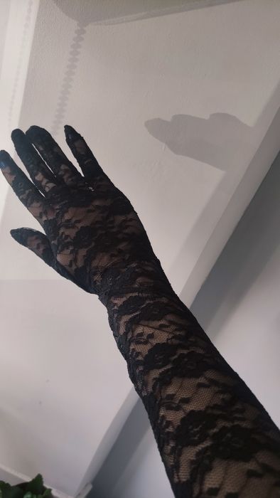 Rękawiczki długie eleganckie damskie koronkowe na studniówkę na wesele