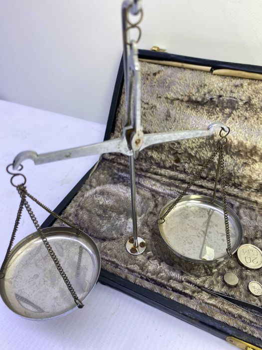 Stara waga jubilerska