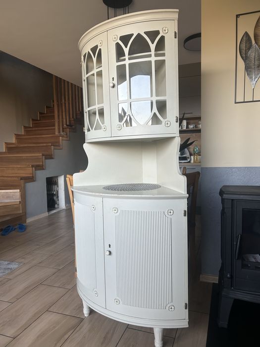 Komoda narożna używana bielona