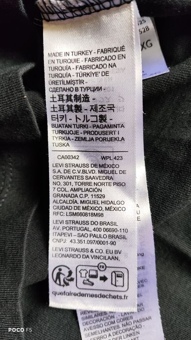 Levi's czarny t-shirt rozm XL nadruk białe konturowe logo w białym konturze