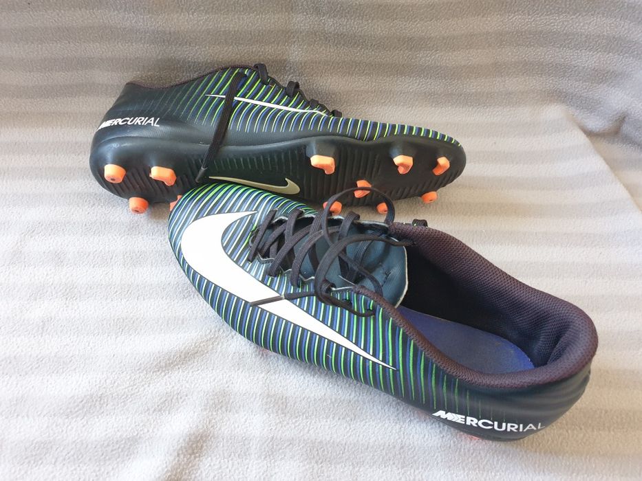 Chuteiras NIKE mercurial