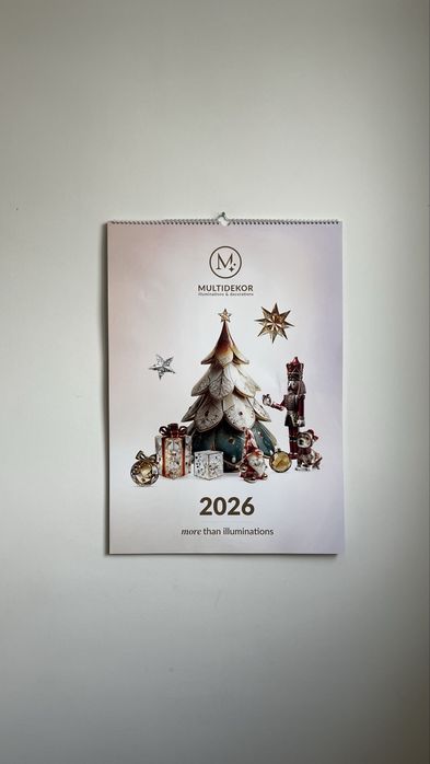 Multidekor nowy kalendarz świąteczny na rok 2026 z ilustracjami