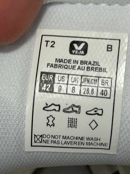 Tenis Veja Branco e Preto