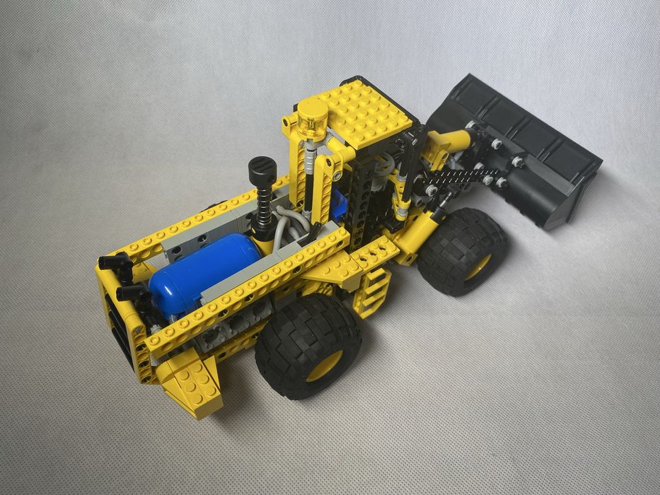 Lego 8459 - Pneumatic Front End Loader