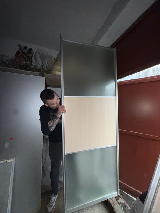 Продаю микроволновку, шкафы,комод,двери,кресла ,папки для бумаги фай